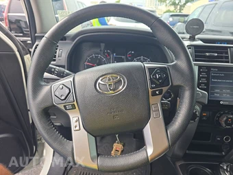2022 Toyota 4Runner SR5 - miniatura 10