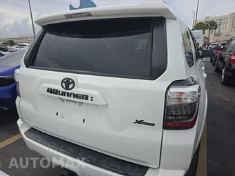 2022 Toyota 4Runner SR5 - miniatura 5