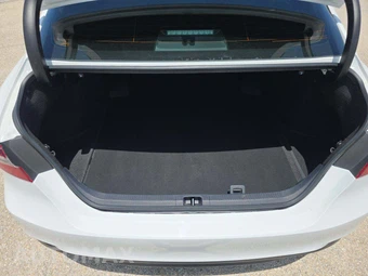 2022 Toyota Camry Hybrid LE - miniatura 11