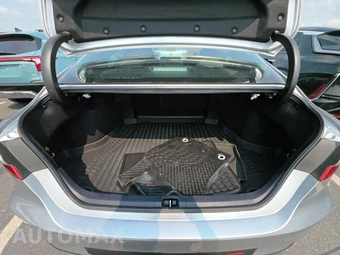 2022 Toyota Camry Hybrid LE - miniatura 16