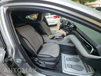 2022 Toyota Camry Hybrid LE - miniatura 18