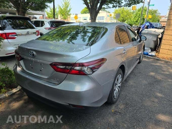 2022 Toyota Camry Hybrid LE - miniatura 3