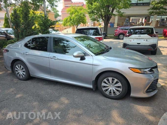 2022 Toyota Camry Hybrid LE - miniatura 4