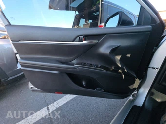2022 Toyota Camry Hybrid Nightshade Edition - miniatura 9