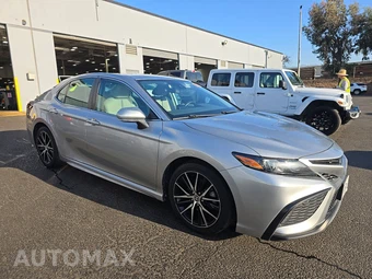 2022 Toyota Camry Hybrid SE - miniatura 3