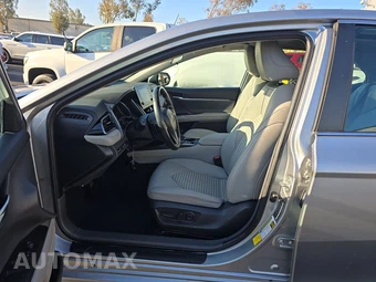 2022 Toyota Camry Hybrid SE - miniatura 7