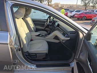 2022 Toyota Camry Hybrid SE - miniatura 8