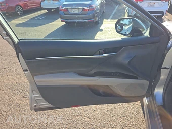 2022 Toyota Camry Hybrid SE - miniatura 9