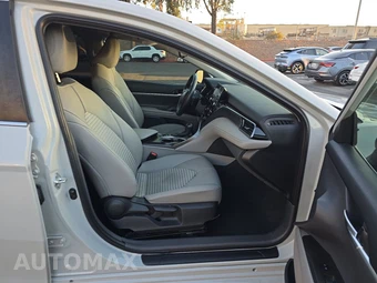 2022 Toyota Camry Hybrid SE - miniatura 8
