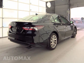 2022 Toyota Camry LE - miniatura 4
