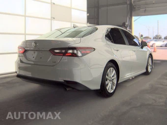 2022 Toyota Camry LE - miniatura 4