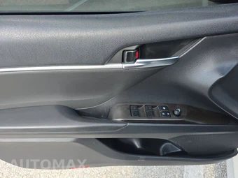 2022 Toyota Camry LE - miniatura 9