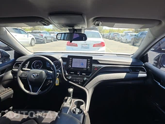 2022 Toyota Camry LE - miniatura 11