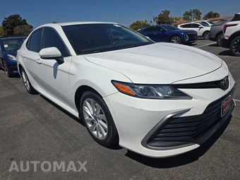 2022 Toyota Camry LE - miniatura 3