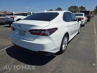 2022 Toyota Camry LE - miniatura 4