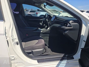 2022 Toyota Camry LE - miniatura 8