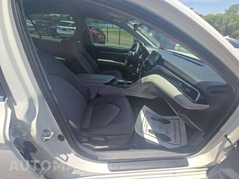 2022 Toyota Camry LE - miniatura 18