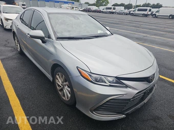 2022 Toyota Camry LE - miniatura 3