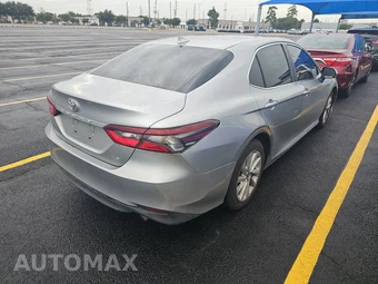 2022 Toyota Camry LE - miniatura 4