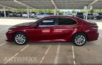 2022 Toyota Camry LE - miniatura 3