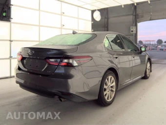 2022 Toyota Camry LE - miniatura 4
