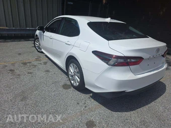 2022 Toyota Camry LE - miniatura 2