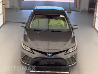 2022 Toyota Camry LE - miniatura 2