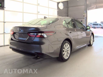 2022 Toyota Camry LE - miniatura 4