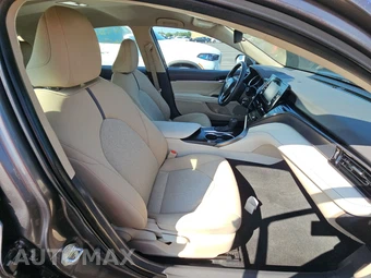 2022 Toyota Camry LE - miniatura 8