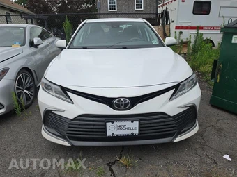 2022 Toyota Camry LE - miniatura 2