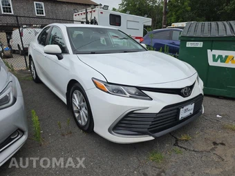 2022 Toyota Camry LE - miniatura 3