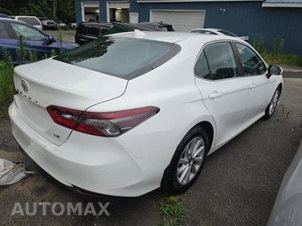 2022 Toyota Camry LE - miniatura 4