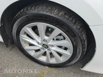 2022 Toyota Camry LE - miniatura 9