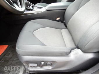 2022 Toyota Camry LE - miniatura 11