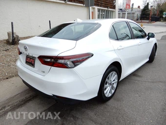2022 Toyota Camry LE - miniatura 5