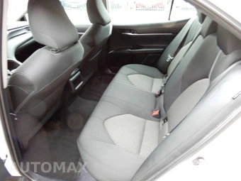 2022 Toyota Camry LE - miniatura 9