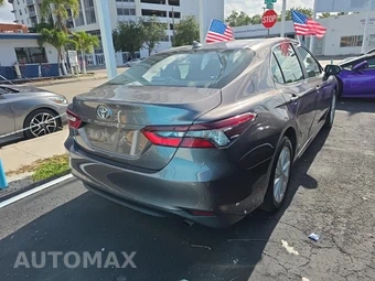 2022 Toyota Camry LE - miniatura 4