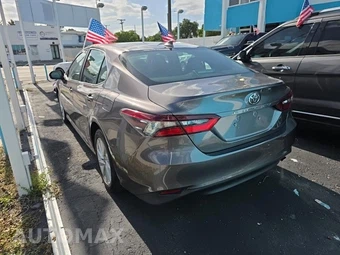 2022 Toyota Camry LE - miniatura 6