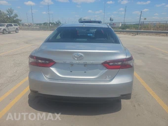 2022 Toyota Camry LE - miniatura 5