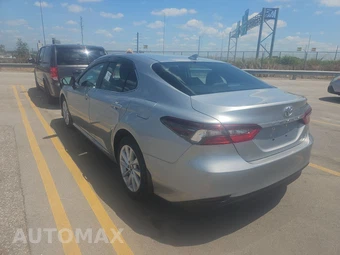 2022 Toyota Camry LE - miniatura 6