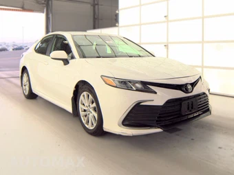 2022 Toyota Camry LE – miniatura 3