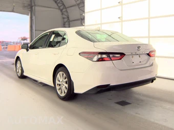 2022 Toyota Camry LE – miniatura 6