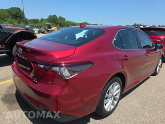 2022 Toyota Camry LE - miniatura 4