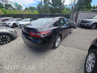 2022 Toyota Camry LE - miniatura 3