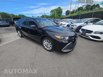 2022 Toyota Camry LE - miniatura 4
