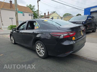 2022 Toyota Camry LE - miniatura 2