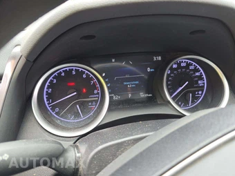 2022 Toyota Camry LE - miniatura 9