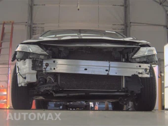 2022 Toyota Camry LE - miniatura 3