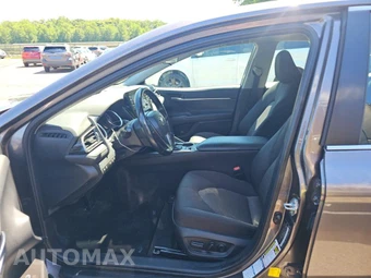 2022 Toyota Camry LE - miniatura 9
