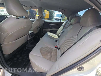 2022 Toyota Camry SE - miniatura 13
